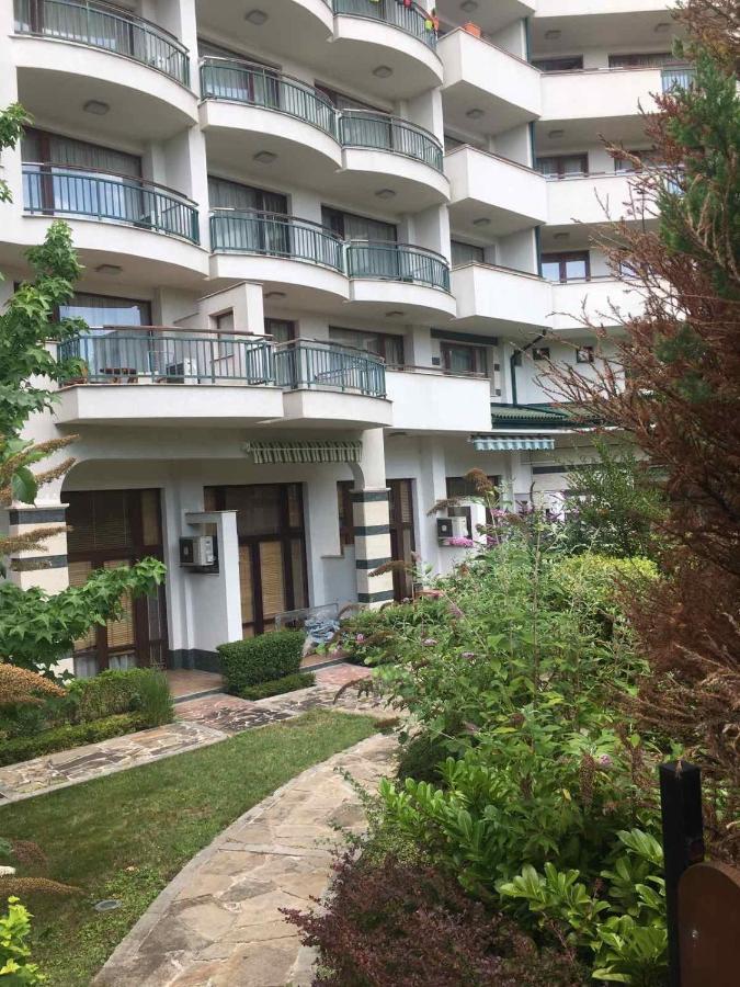 Private Apartments In Emerald 라브다 외부 사진