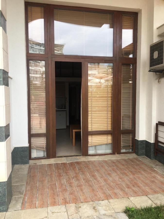 Private Apartments In Emerald 라브다 외부 사진