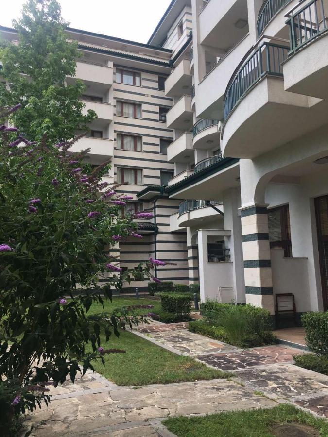 Private Apartments In Emerald 라브다 외부 사진
