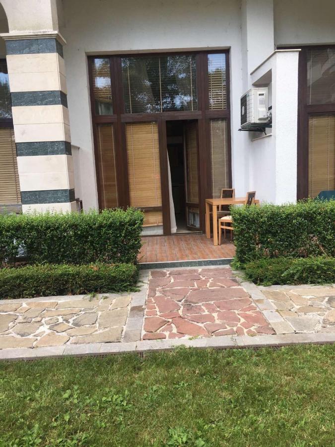 Private Apartments In Emerald 라브다 외부 사진