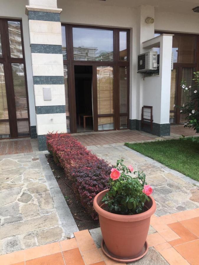 Private Apartments In Emerald 라브다 외부 사진