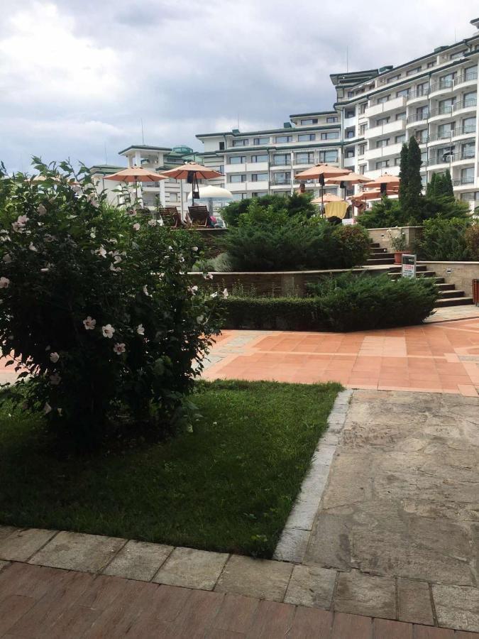Private Apartments In Emerald 라브다 외부 사진