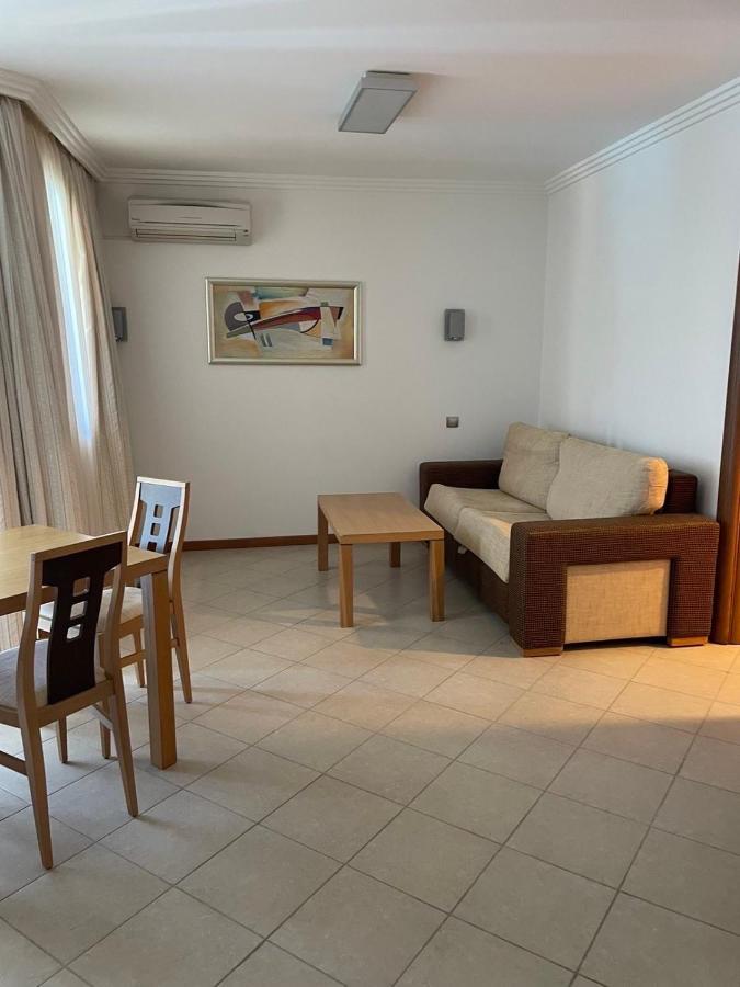 Private Apartments In Emerald 라브다 외부 사진