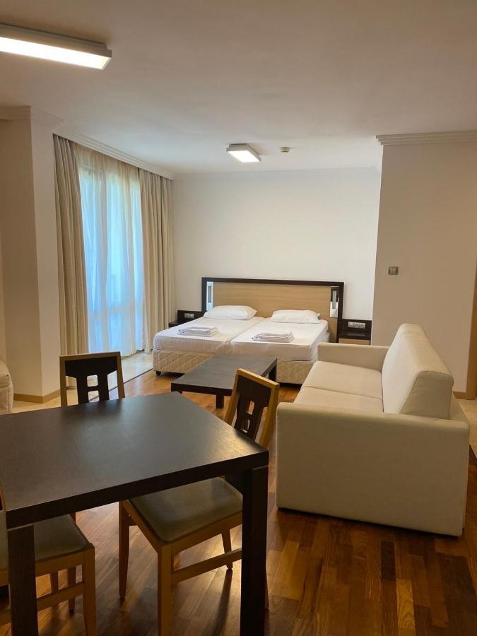 Private Apartments In Emerald 라브다 외부 사진
