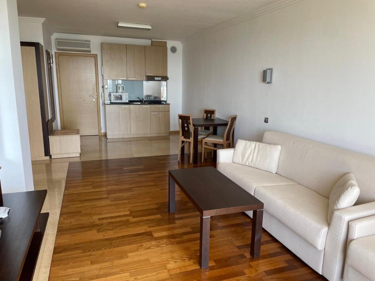 Private Apartments In Emerald 라브다 외부 사진