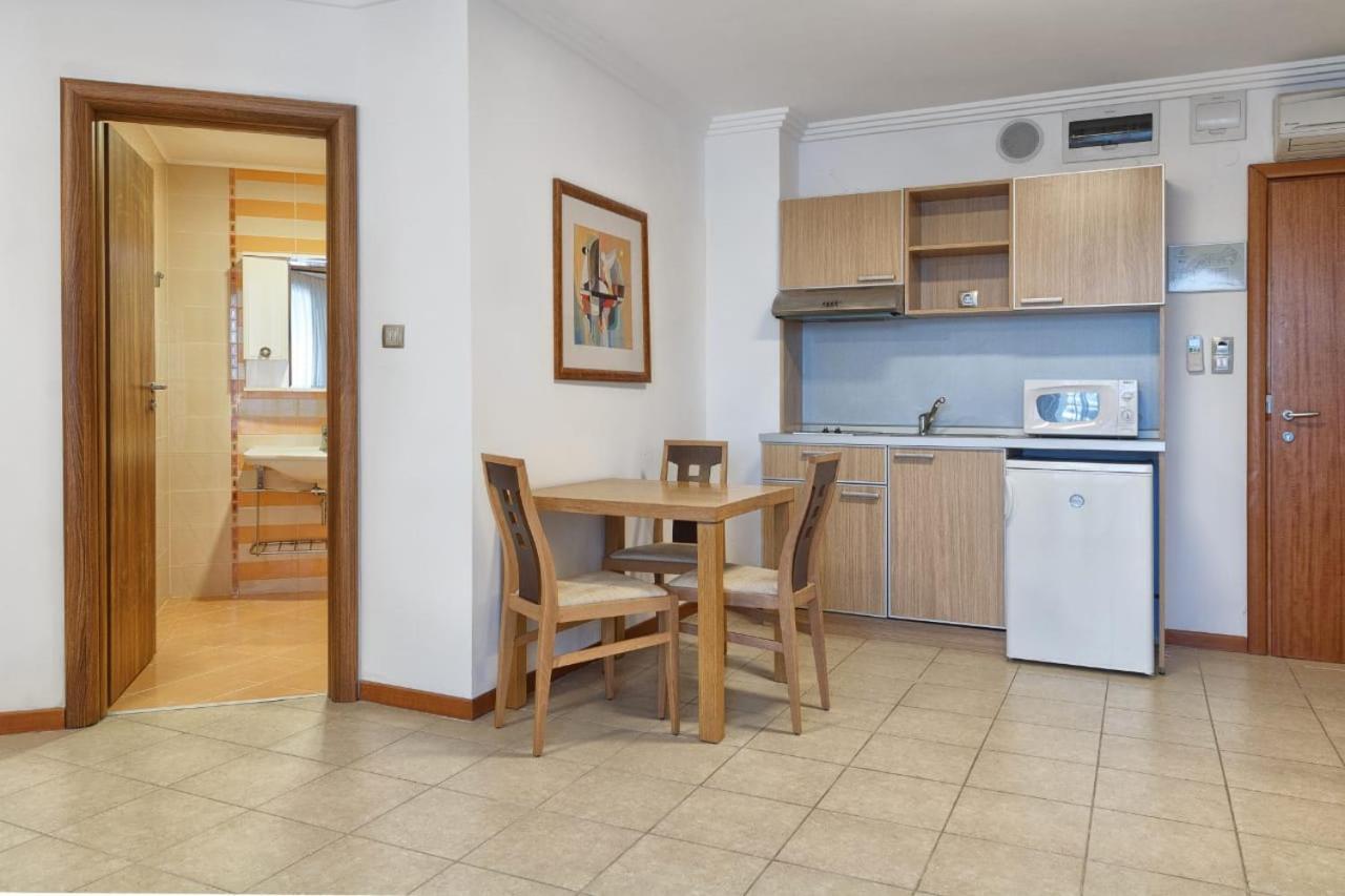 Private Apartments In Emerald 라브다 외부 사진