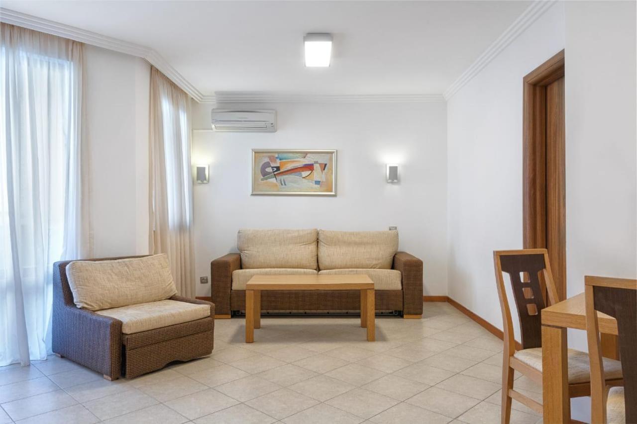 Private Apartments In Emerald 라브다 외부 사진